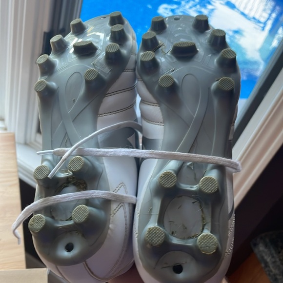 Women’s Soccer Cleats - Picture 3 of 4